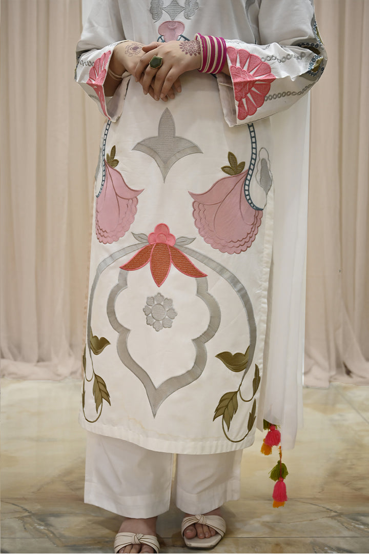 White Petals 3-Piece Stitched