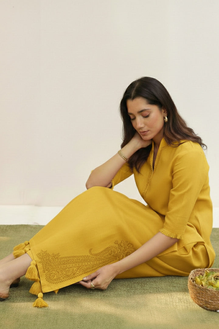 Golden Noor 3-Piece Stitched Suit